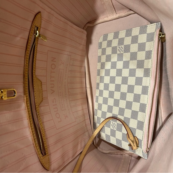 Louis Vuitton Neverfull MM - Picture 5 of 14
